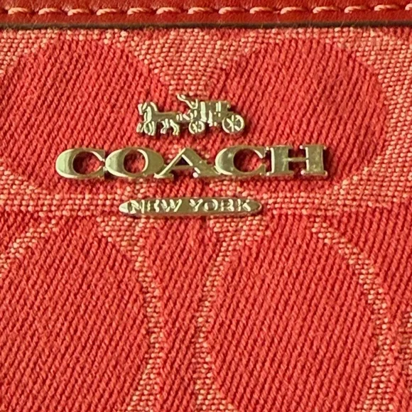 ❤️💘❤️ COACH CORNER ZIP WRISTLET IN SIGNATURE DENIM ❤️💘❤️ NWT ❤️💘❤️ - Picture 15 of 16